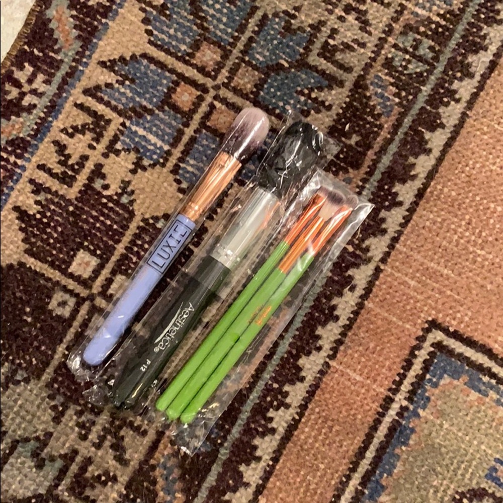 Makeup brushes